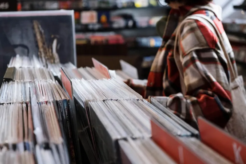 Grooves Are Back: How Vinyl Outsold CDs and Won Over a New Generation
