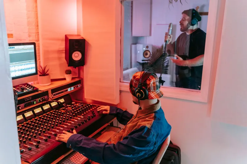 How a Song Says Goodbye: What the Outro Reveals About Who an Artist Really Is